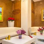 Ξενοδοχείο Opera 4*