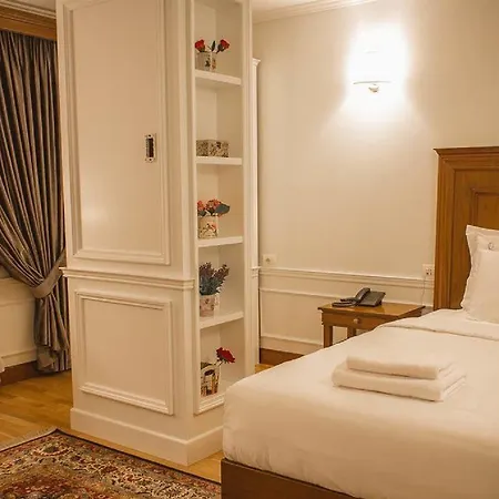 Opera 4* Tirana