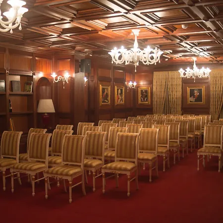 Opera Hotel 4*