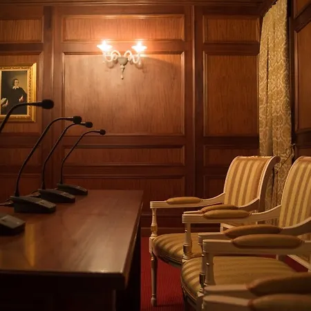 Opera Ξενοδοχείο 4*