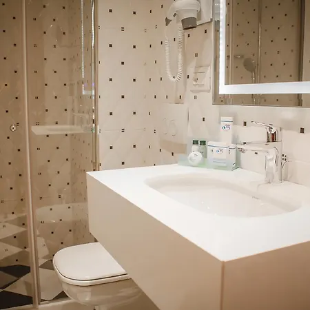 Opera Hotel 4*
