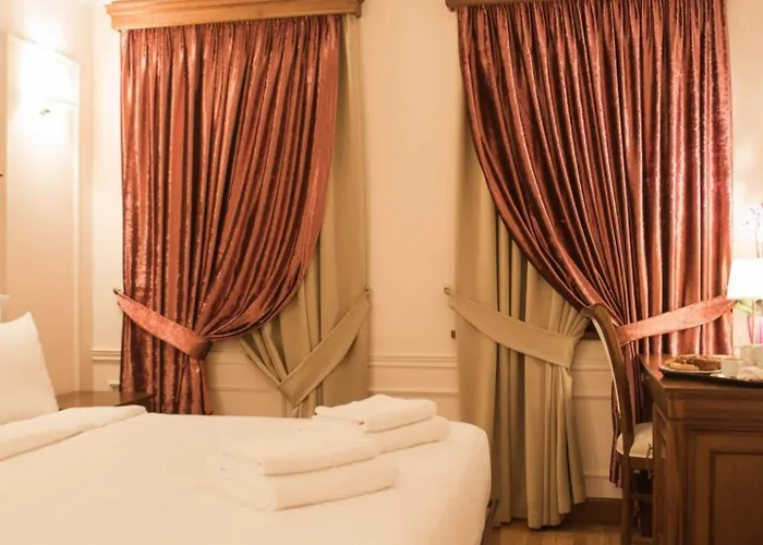 Opera מלון טיראנה