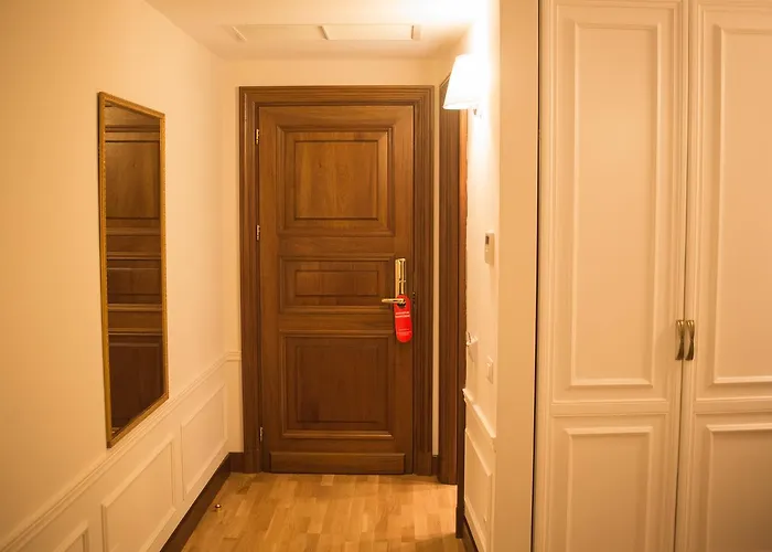 Opera מלון טיראנה