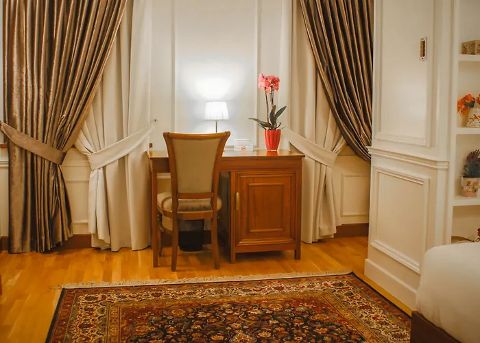 מלון Opera טיראנה